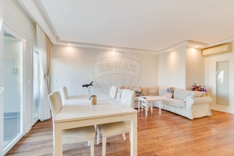 Apartamento T2 para Venda em Pontinha e Famões Foto 6