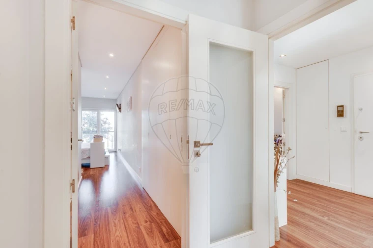 Apartamento T2 para Venda em Pontinha e Famões Foto 10