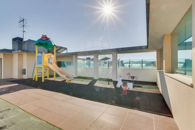 Apartamento T2 para Venda em Pontinha e Famões Foto 25