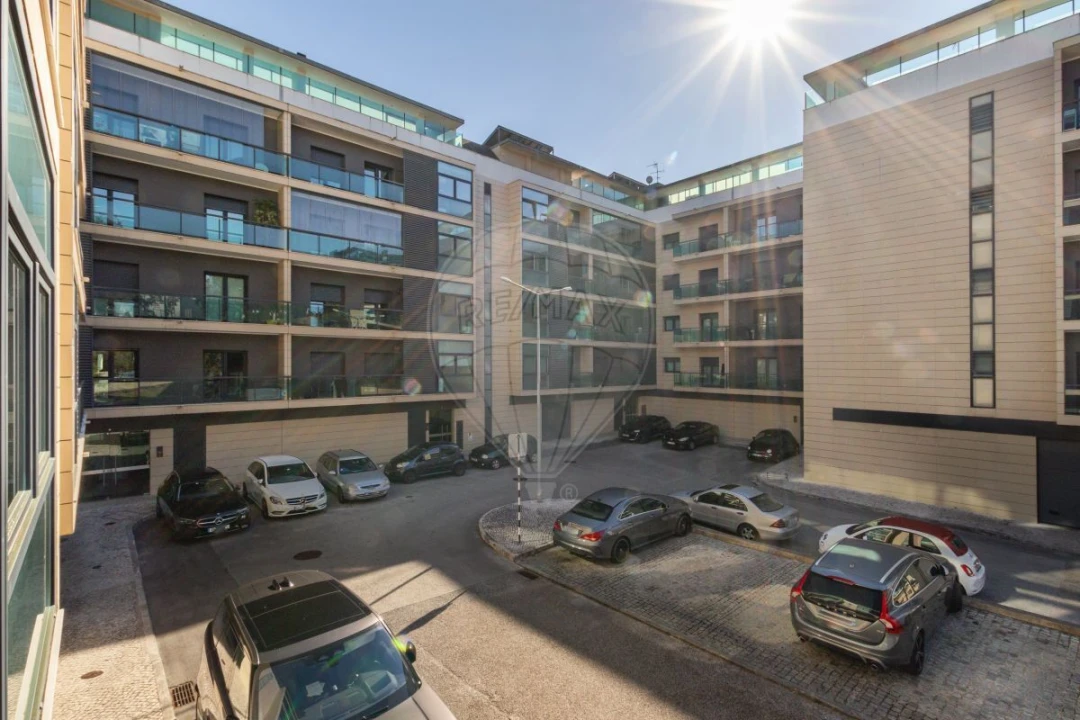 Apartamento T2 para Venda em Pontinha e Famões Foto 28