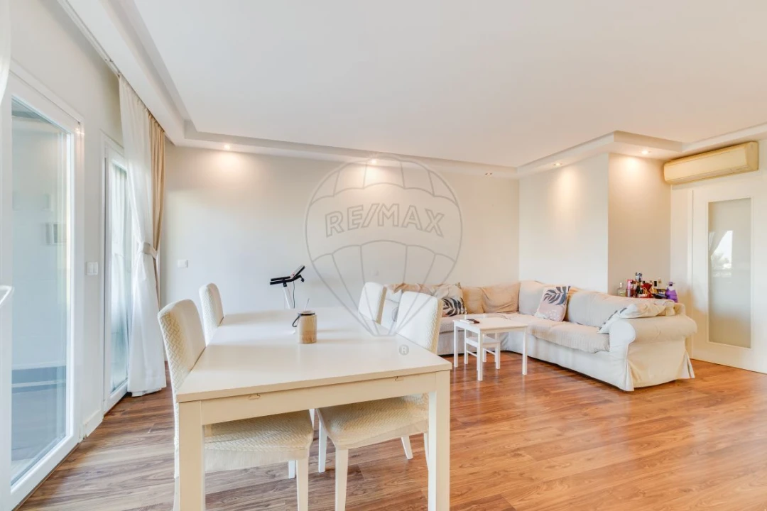 Apartamento T2 para Venda em Pontinha e Famões Foto 6