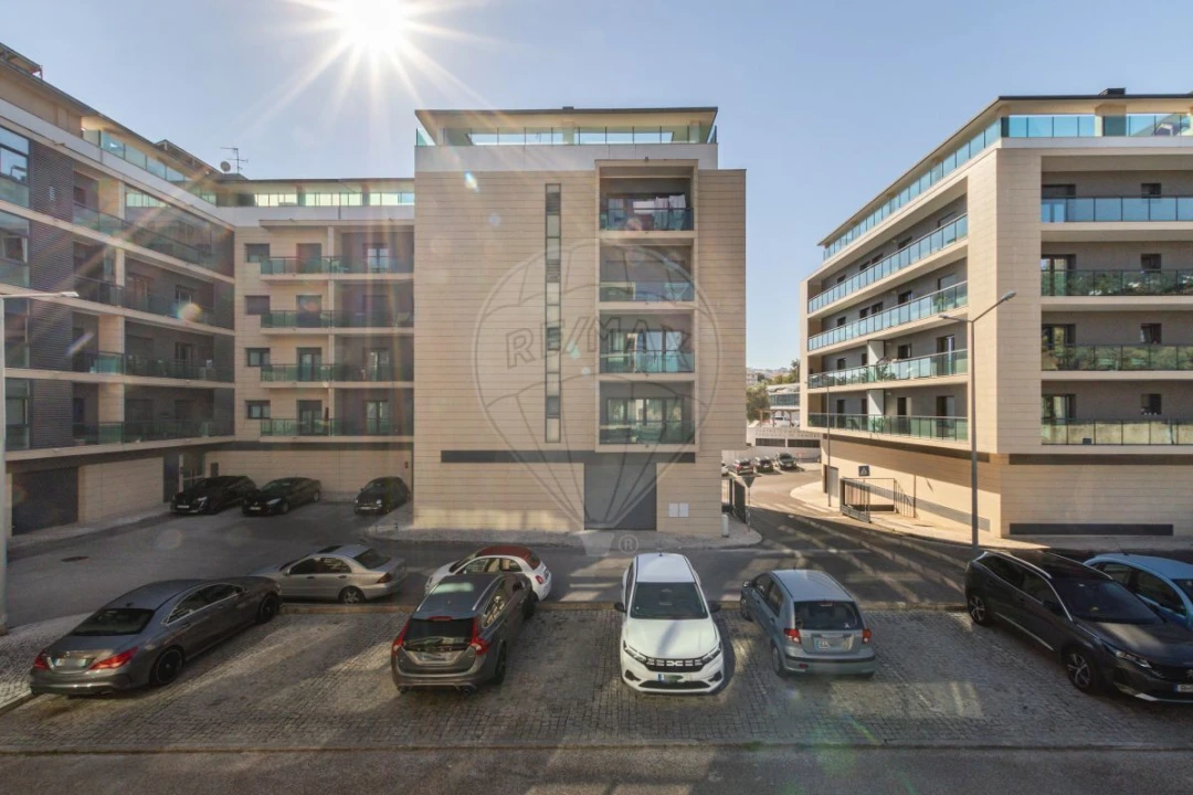 Apartamento T2 para Venda em Pontinha e Famões Foto 27