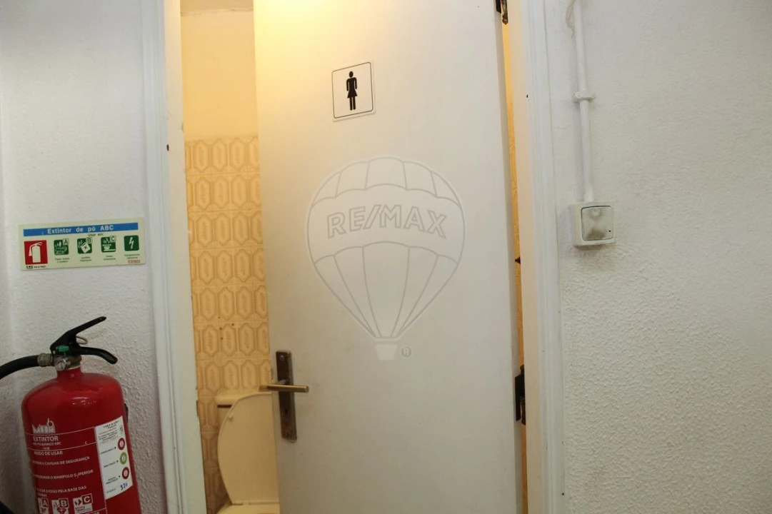 Loja para Venda em Massamá e Monte Abraão Foto 6