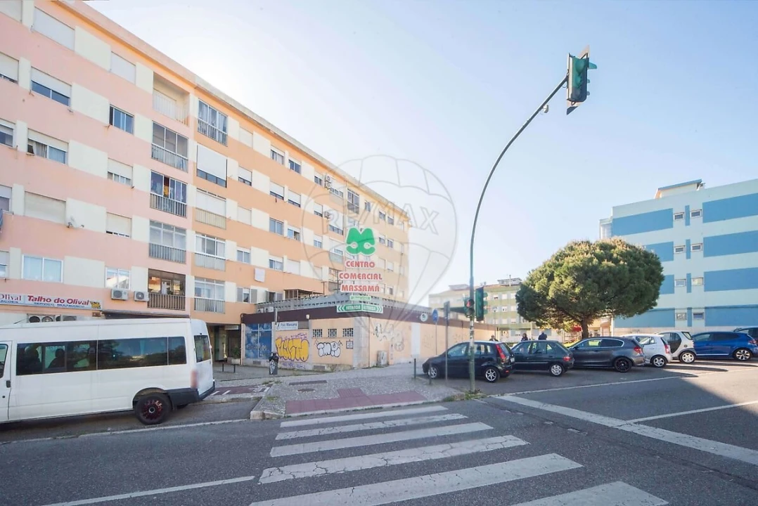 Loja para Arrendamento em Massamá e Monte Abraão Foto 2