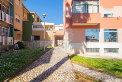 Loja para Arrendamento em Massamá e Monte Abraão