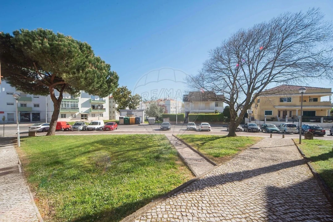 Loja para Arrendamento em Massamá e Monte Abraão Foto 11