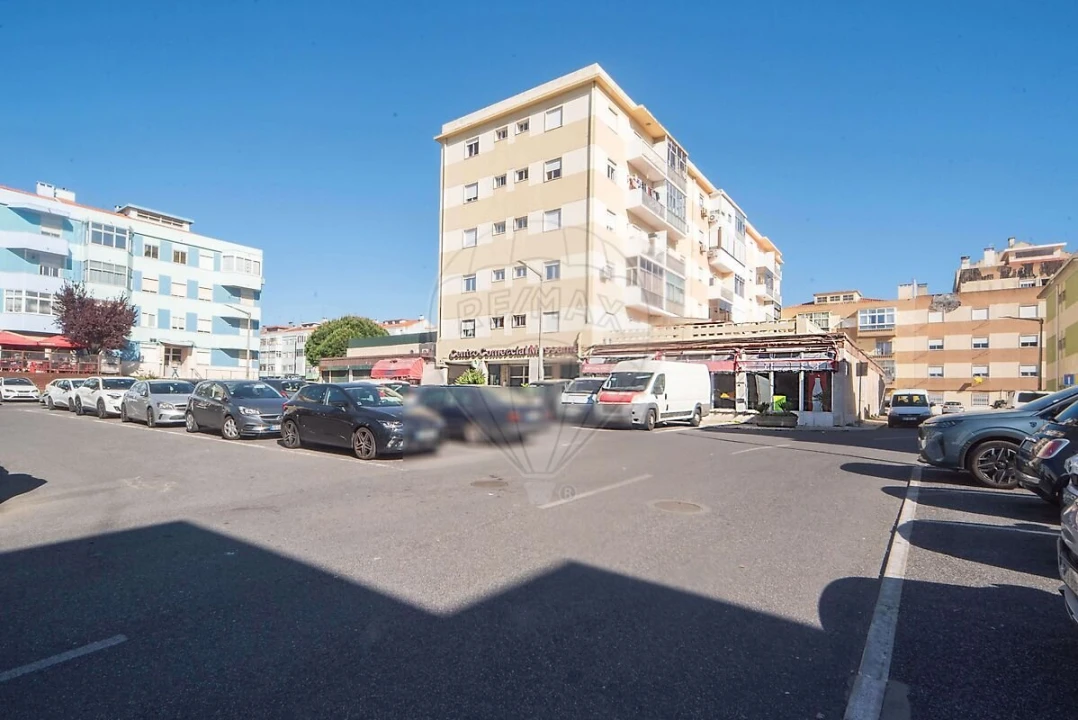 Loja para Arrendamento em Massamá e Monte Abraão Foto 9