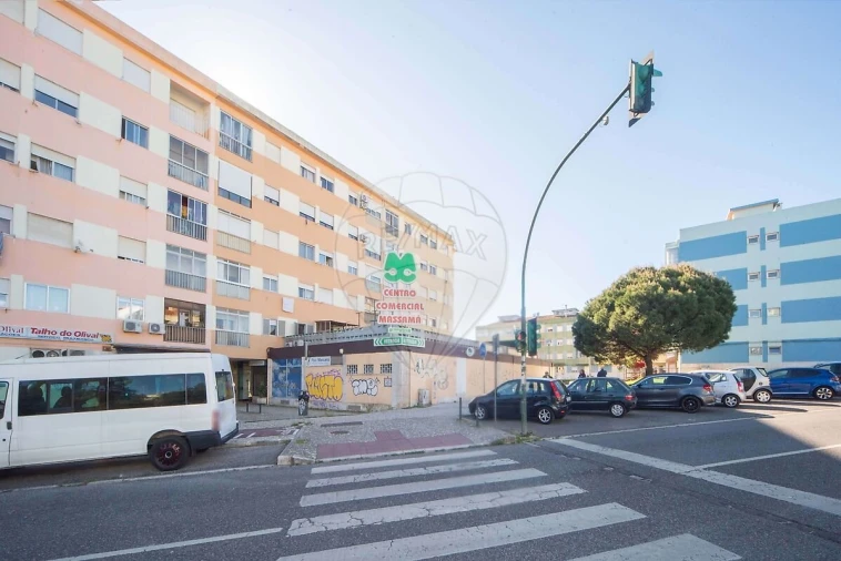 Loja para Arrendamento em Massamá e Monte Abraão Foto 2