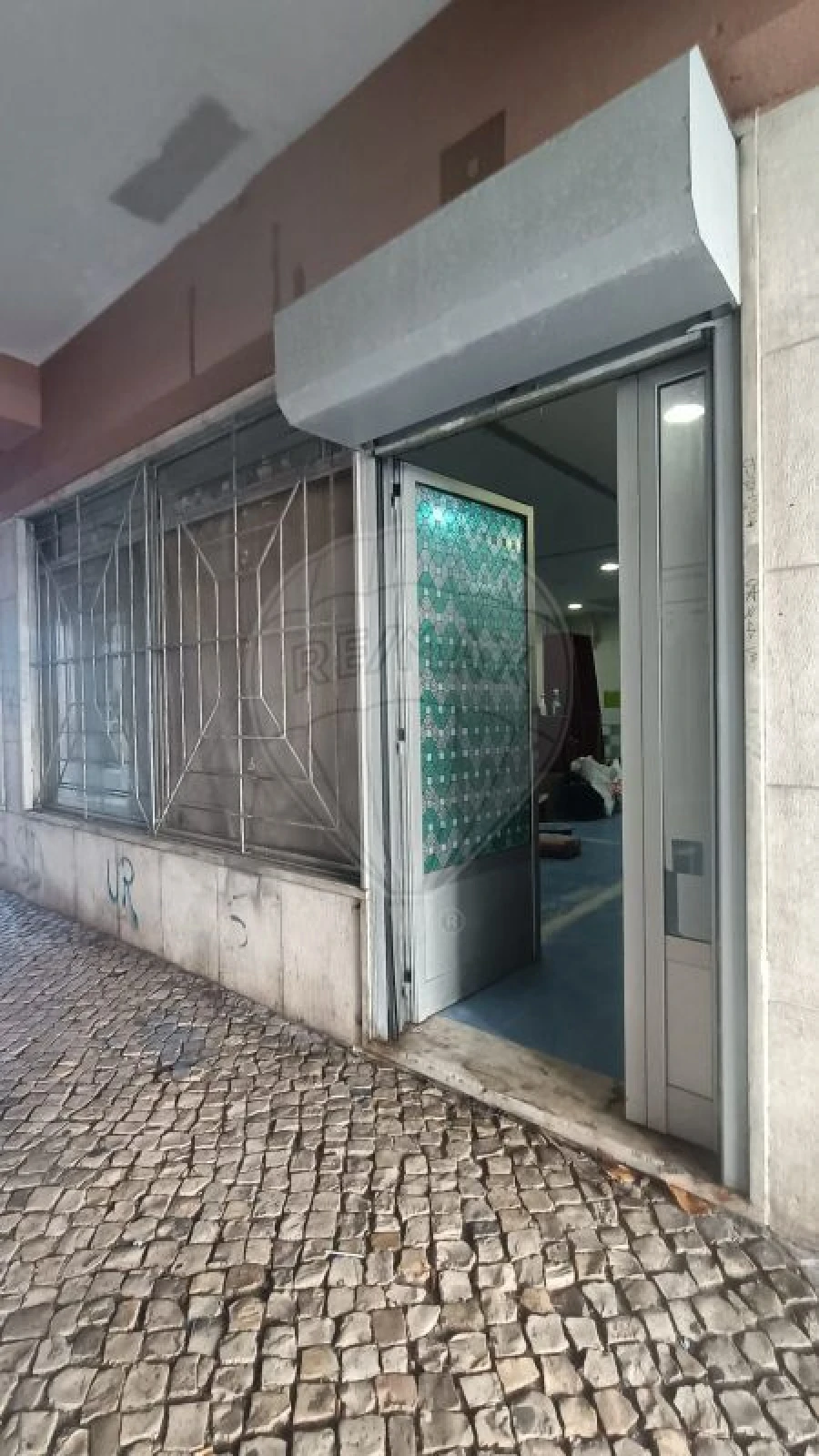 Loja para Arrendamento em Massamá e Monte Abraão