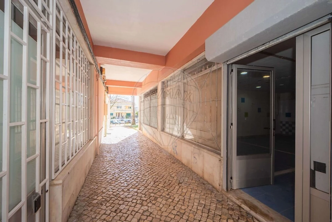 Loja para Arrendamento em Massamá e Monte Abraão Foto 4