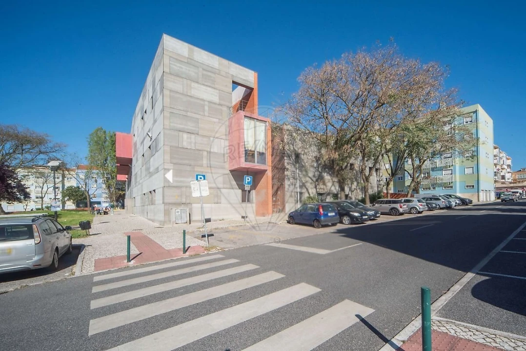 Loja para Arrendamento em Massamá e Monte Abraão Foto 10