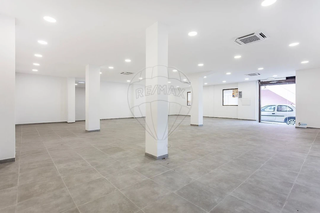 Armazém para Arrendamento em Pontinha e Famões Foto 2