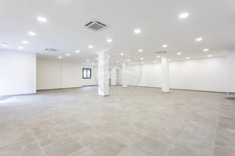 Armazém para Arrendamento em Pontinha e Famões Foto 5