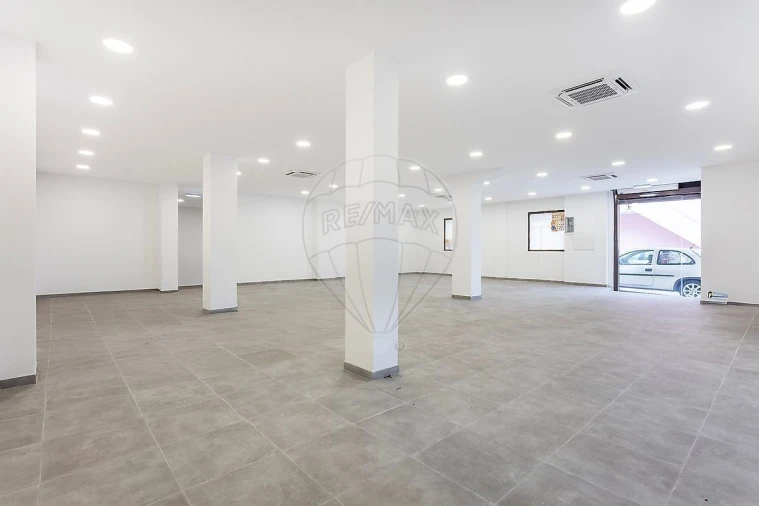 Armazém para Arrendamento em Pontinha e Famões Foto 2