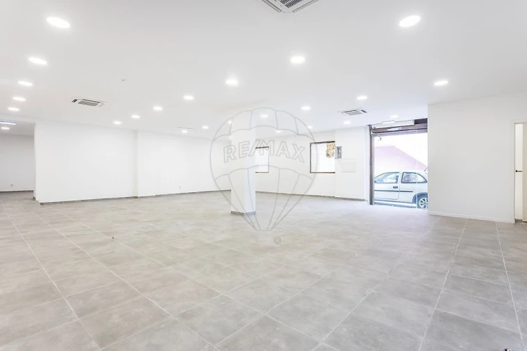 Armazém para Arrendamento em Pontinha e Famões Foto 4