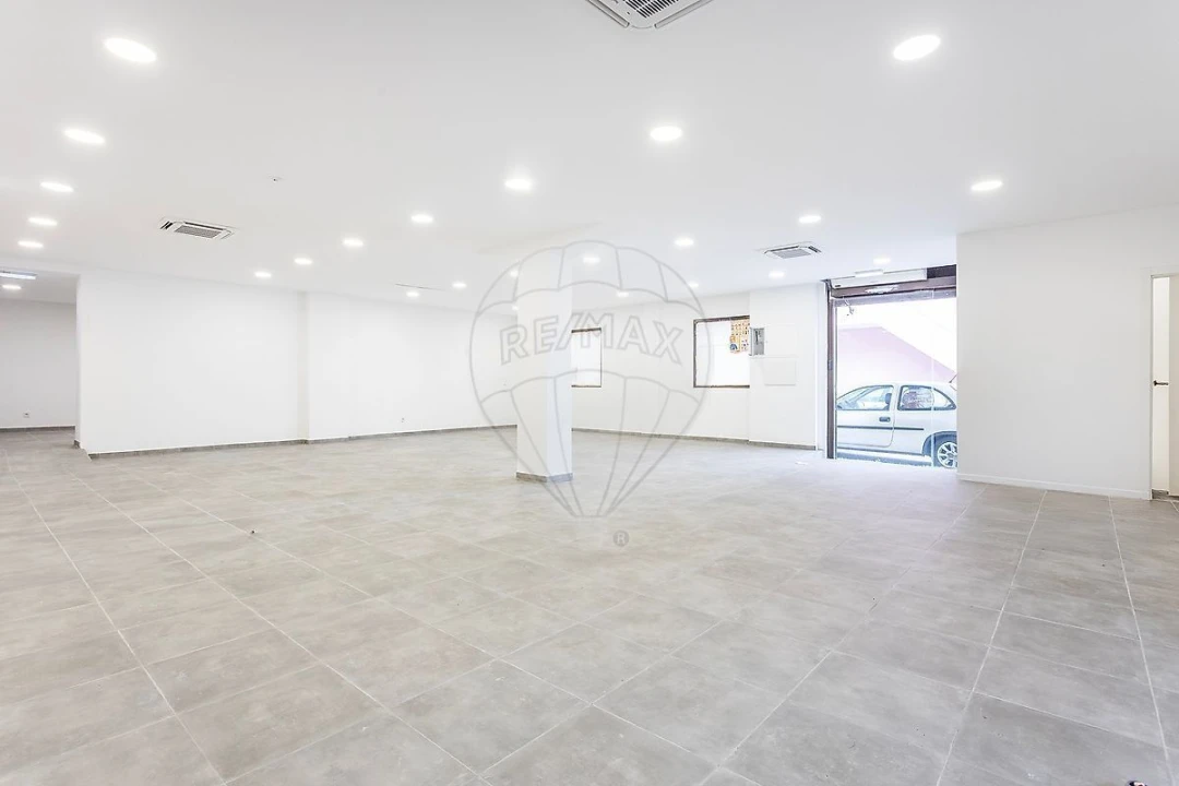 Armazém para Arrendamento em Pontinha e Famões Foto 4