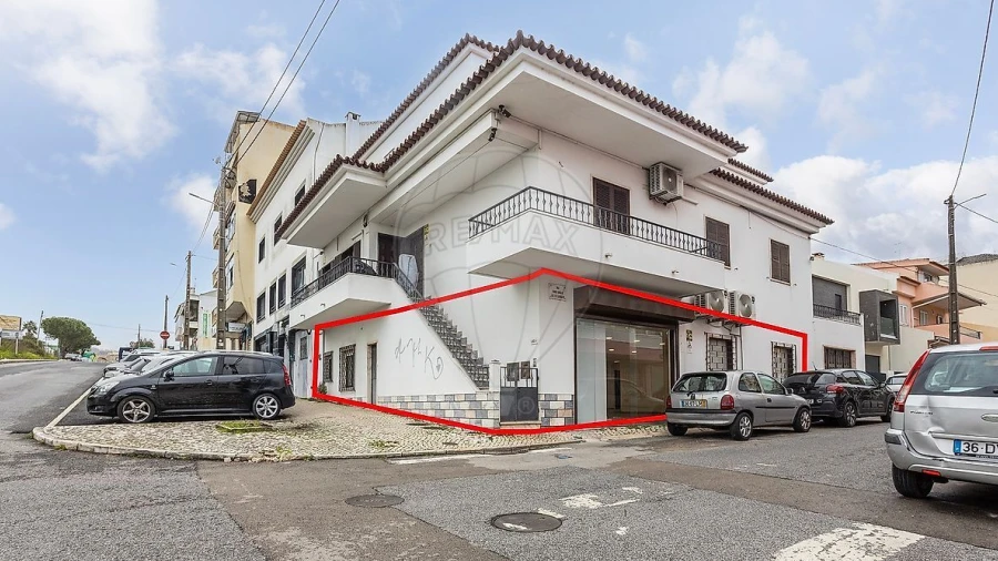 Armazém para Arrendamento em Pontinha e Famões