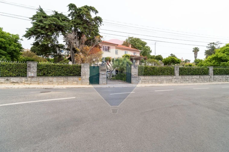 Moradia T9 para Venda em Oeiras e São Julião da Barra, Paço de Arcos e Caxias