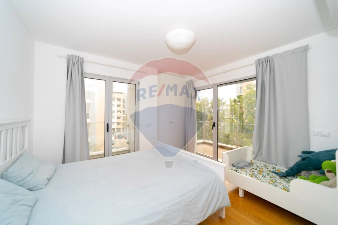 Apartamento T3 para Venda em Carcavelos e Parede Foto 8