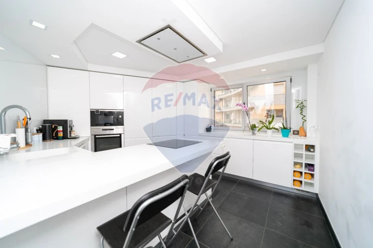 Apartamento T3 para Venda em Carcavelos e Parede Foto 2