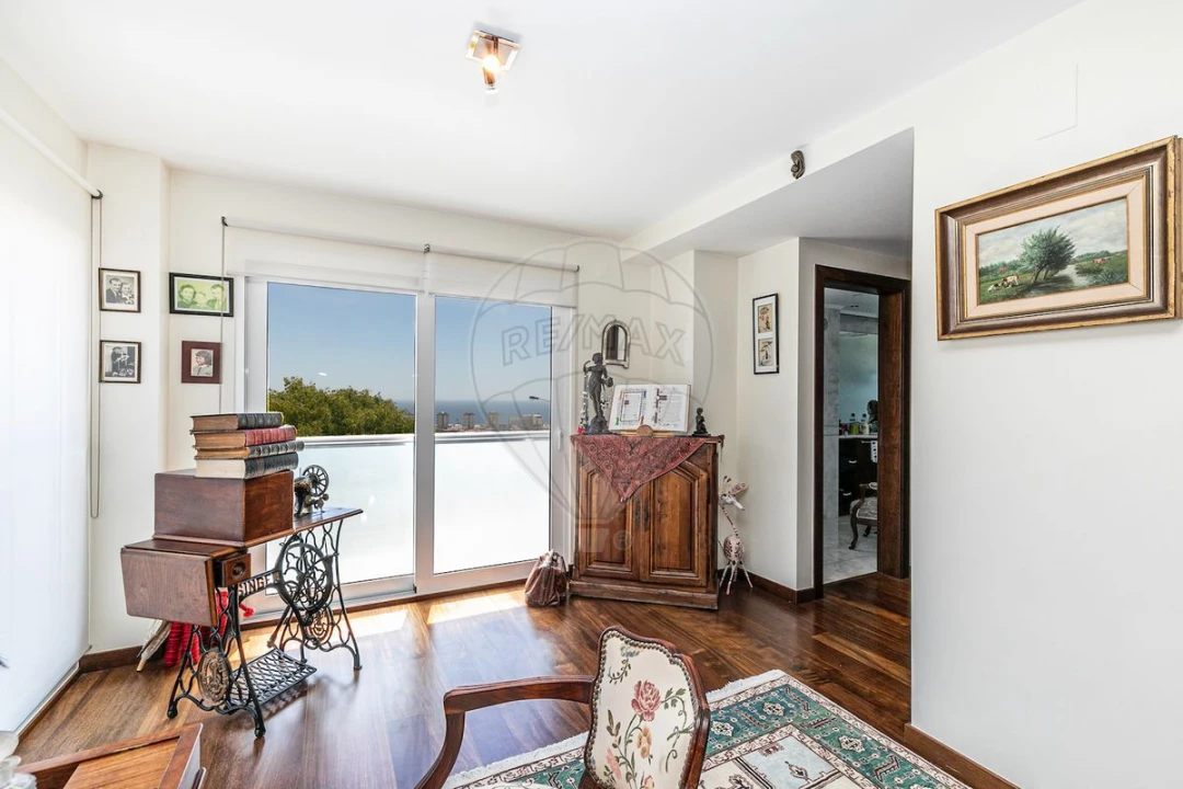 Apartamento T4 para Venda em Caparica e Trafaria Foto 12