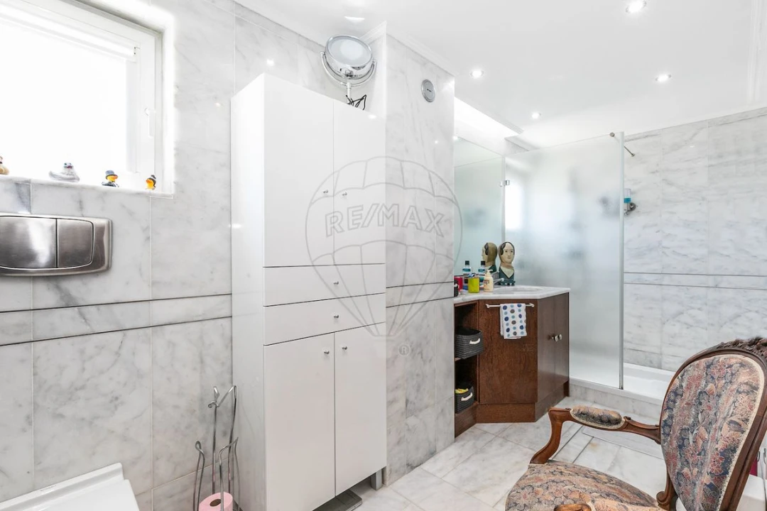 Apartamento T4 para Venda em Caparica e Trafaria Foto 17