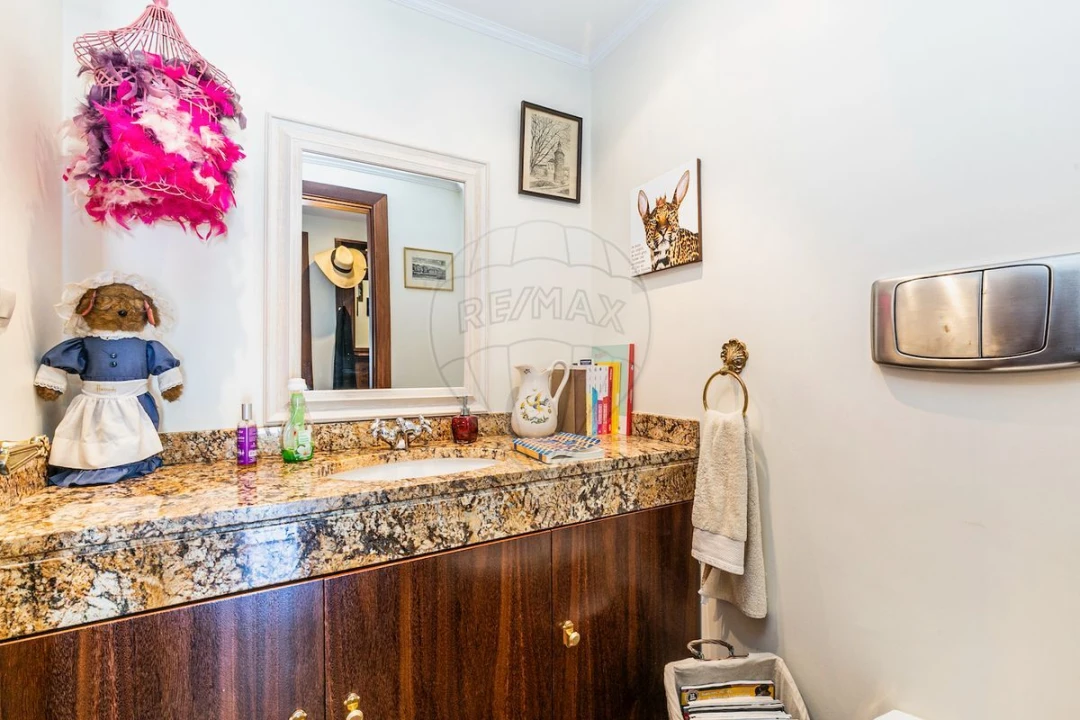 Apartamento T4 para Venda em Caparica e Trafaria Foto 8