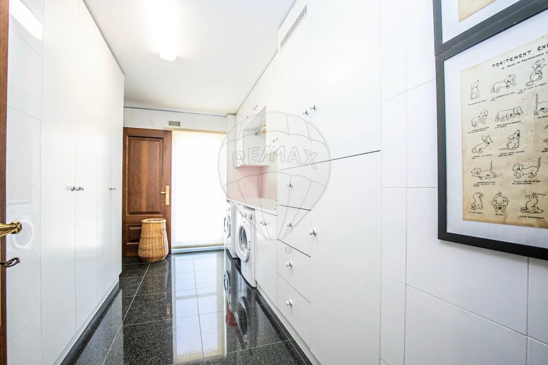 Apartamento T4 para Venda em Caparica e Trafaria Foto 28