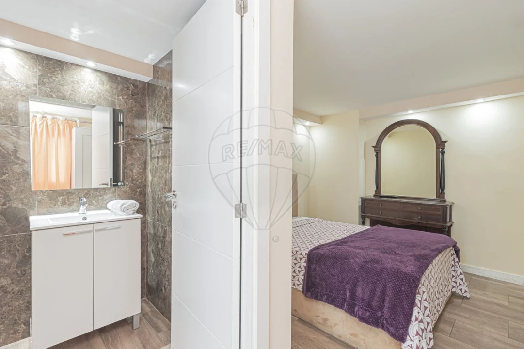 Prédio para Venda em Pontinha e Famões Foto 13