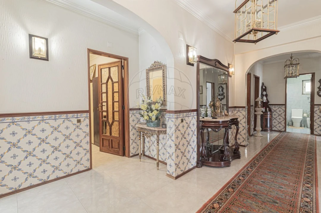 Prédio para Venda em Pontinha e Famões Foto 22