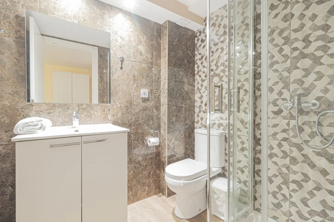 Prédio para Venda em Pontinha e Famões Foto 15