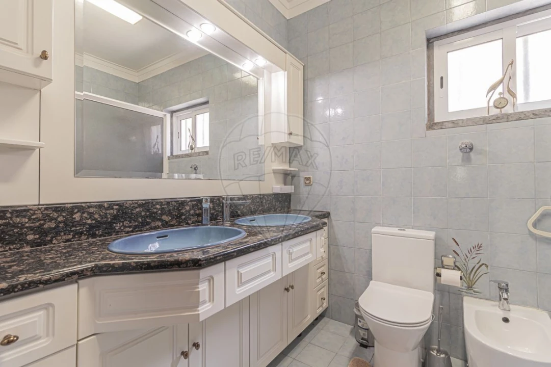 Prédio para Venda em Pontinha e Famões Foto 30