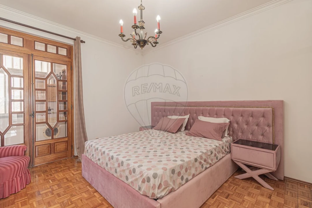 Prédio para Venda em Pontinha e Famões Foto 28