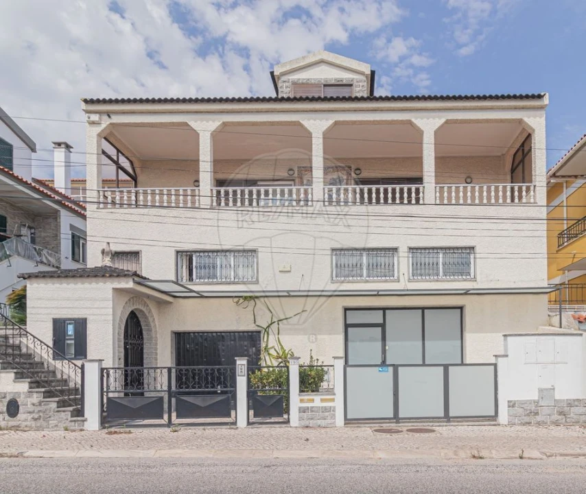 Prédio para Venda em Pontinha e Famões Foto 3