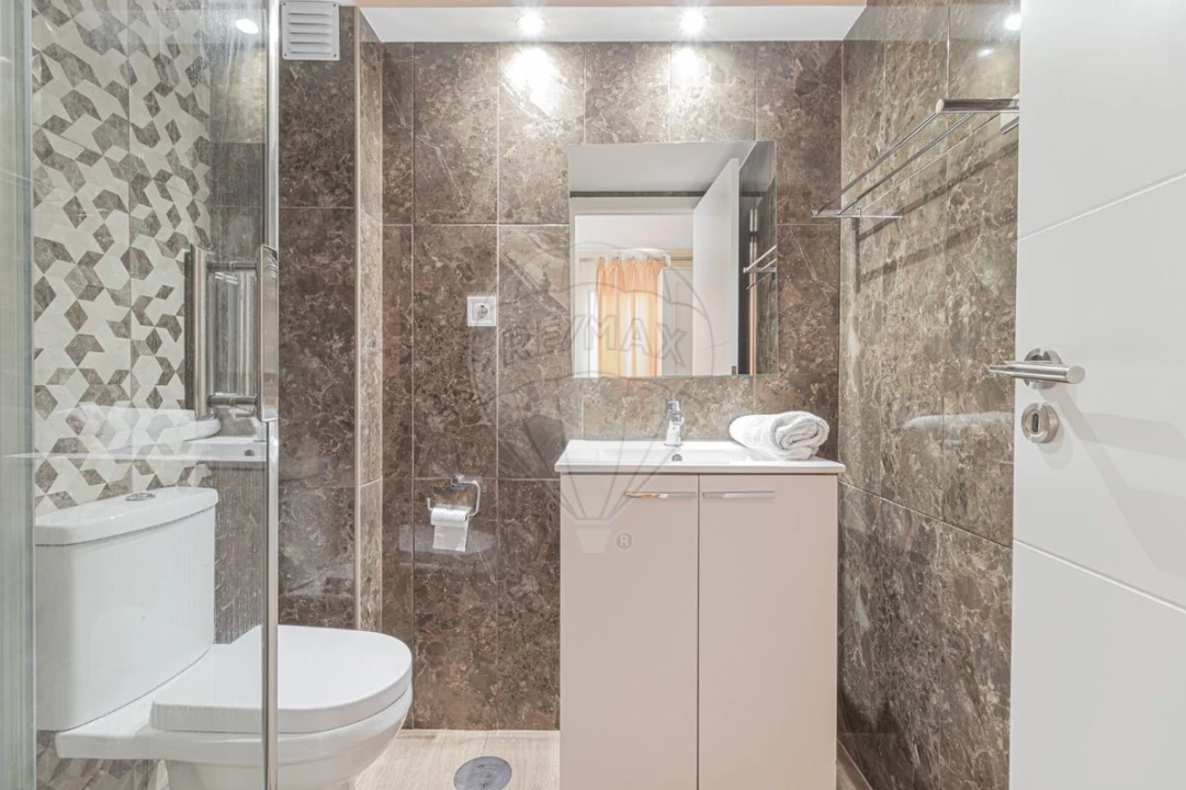 Prédio para Venda em Pontinha e Famões Foto 9