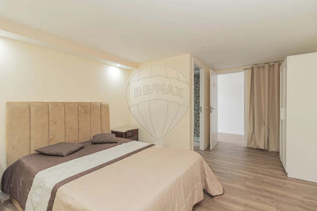 Prédio para Venda em Pontinha e Famões Foto 2