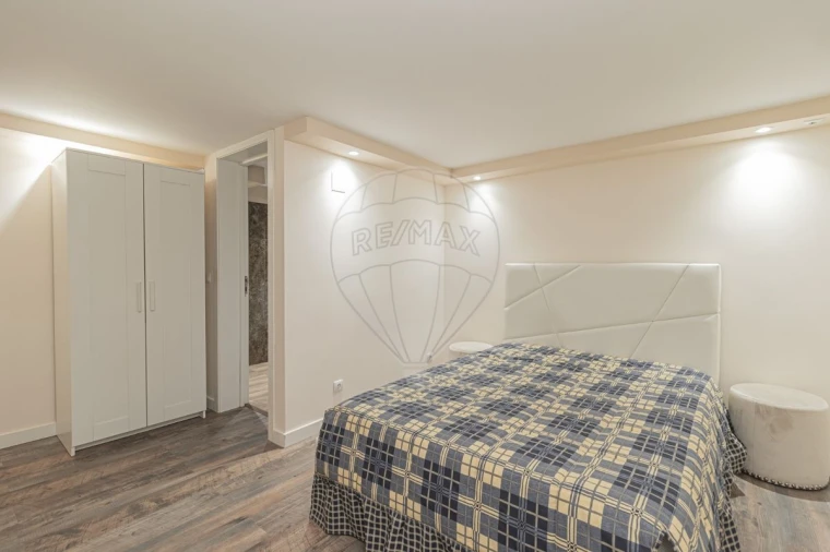 Prédio para Venda em Pontinha e Famões Foto 11