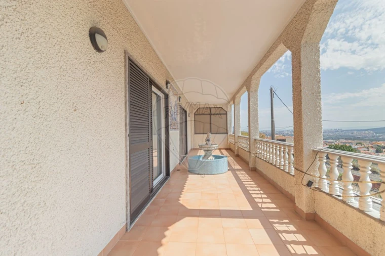 Prédio para Venda em Pontinha e Famões Foto 31