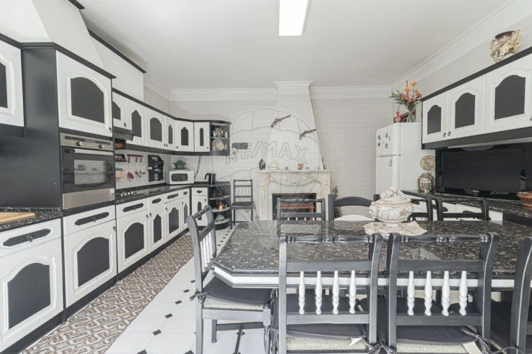 Prédio para Venda em Pontinha e Famões Foto 20