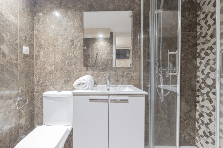 Prédio para Venda em Pontinha e Famões Foto 12