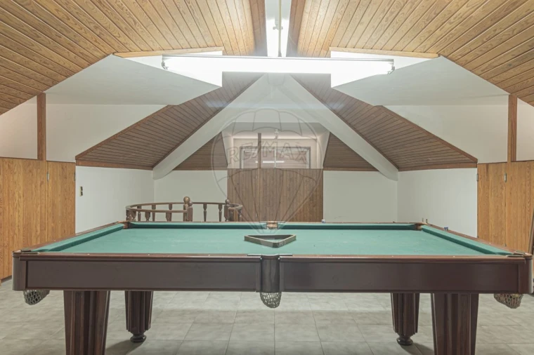 Prédio para Venda em Pontinha e Famões Foto 32