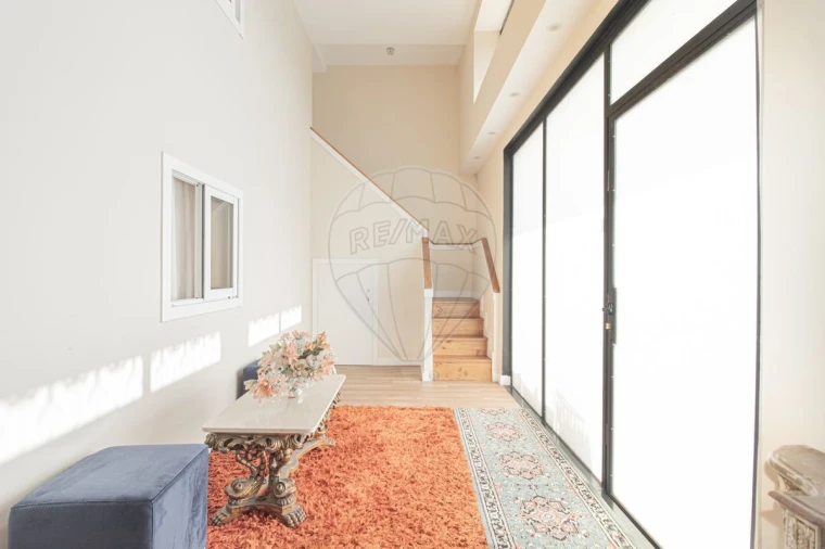 Prédio para Venda em Pontinha e Famões Foto 4