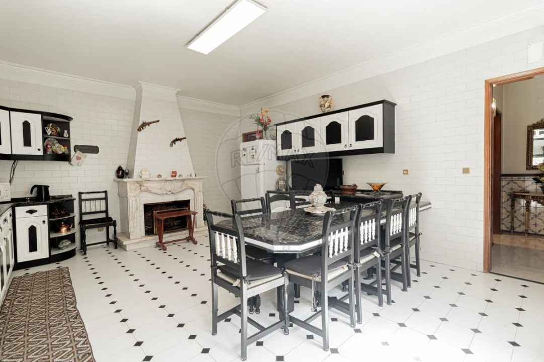 Prédio para Venda em Pontinha e Famões Foto 21