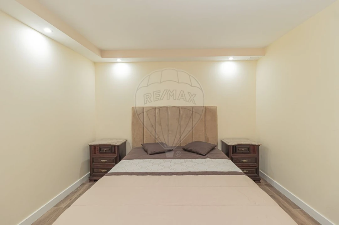 Prédio para Venda em Pontinha e Famões Foto 16