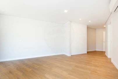 Apartamento T2 para Venda em Carcavelos e Parede