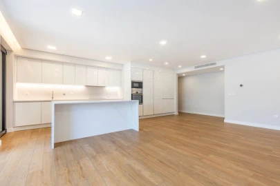 Apartamento T2 para Venda em Carcavelos e Parede