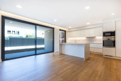 Apartamento T2 para Venda em Carcavelos e Parede