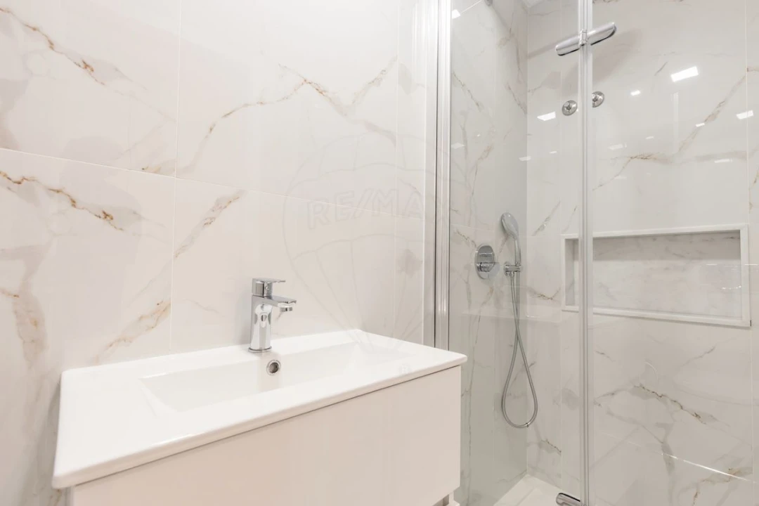 Apartamento T2 para Venda em Carcavelos e Parede Foto 19