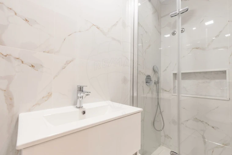 Apartamento T2 para Venda em Carcavelos e Parede Foto 19