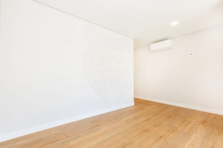 Apartamento T2 para Venda em Carcavelos e Parede Foto 18